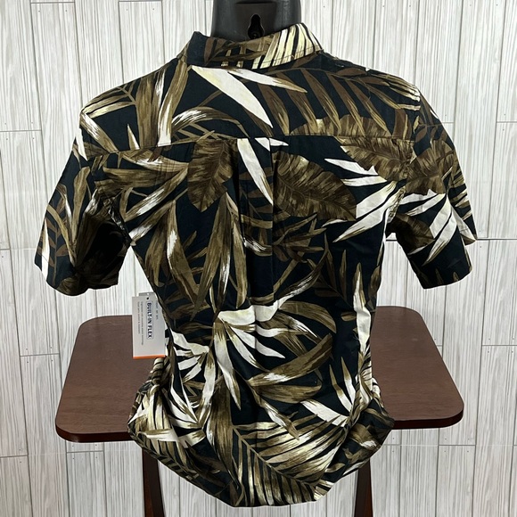 NWT- Old Navy Short Sleeve Button Down - Picture 2 of 6